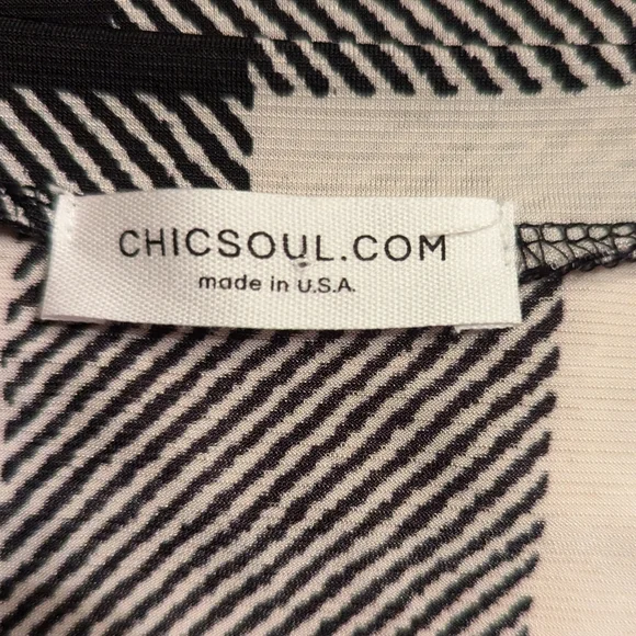 NWOT Chic Soul V-Neck Sequins Pocket Blouse in Black and Cream, Size 2XL - Picture 5 of 6